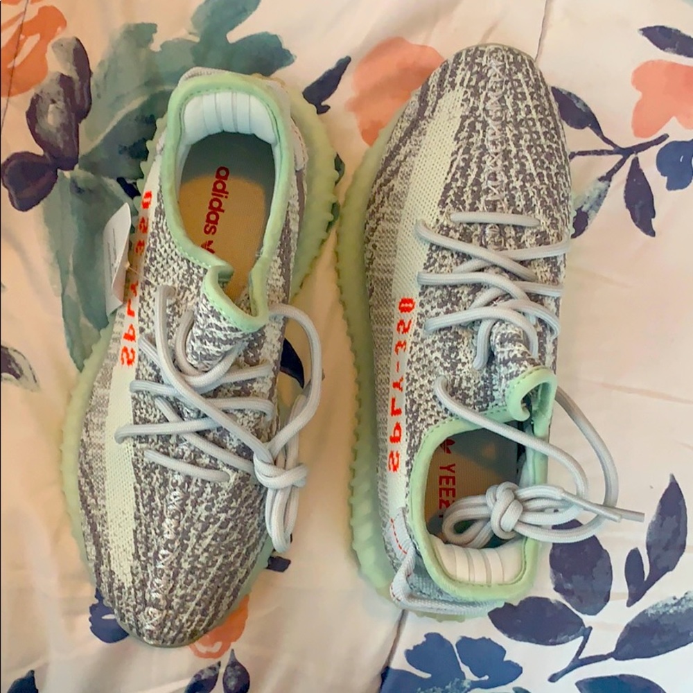 YEEZY BOOST 350 V2